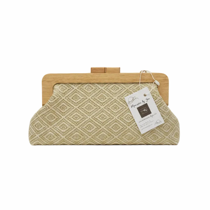 Bolso fiesta tipo clutch tejido con figuras romboides con cierre de madera - Moments by You