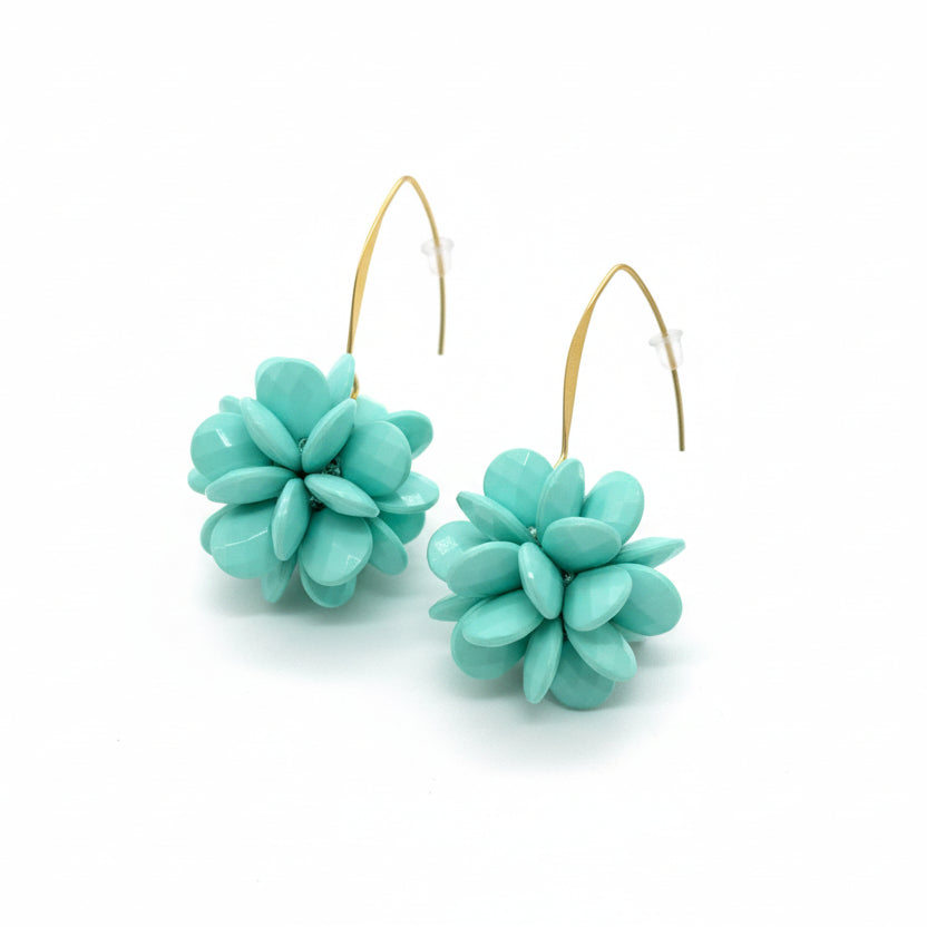 Pendientes de acero largos de gancho con una flor en forma esférica - Moments by You