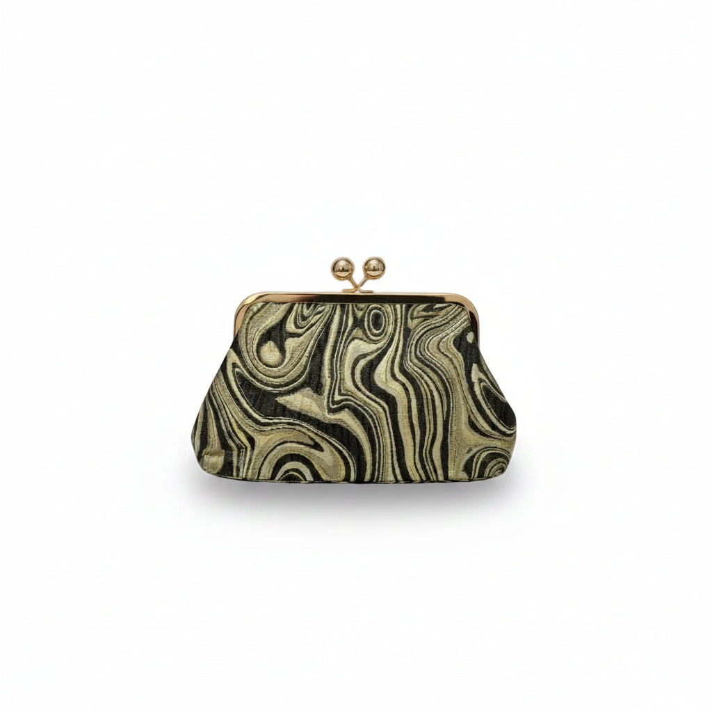 Bolso fiesta tipo clutch con diseño abstracto de olas en varios tonos de verde - Moments by You