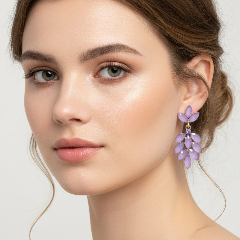 Pendientes largos de cristales malvas con forma de flor