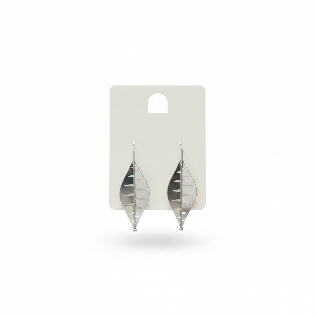 Pendientes de acero en forma de hoja en acabado plata