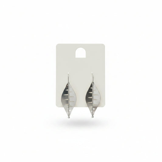 Pendientes de acero en forma de hoja en acabado plata - Moments by You