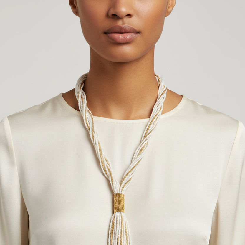 Collar largo de tiras con cuentas blancas y doradas - Moments by You