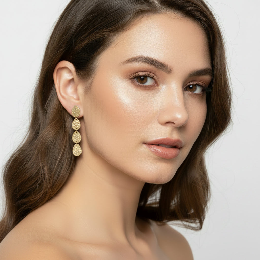 Pendientes de acero con cuatro alturas en forma de gota y textura en acabado oro - Moments by You