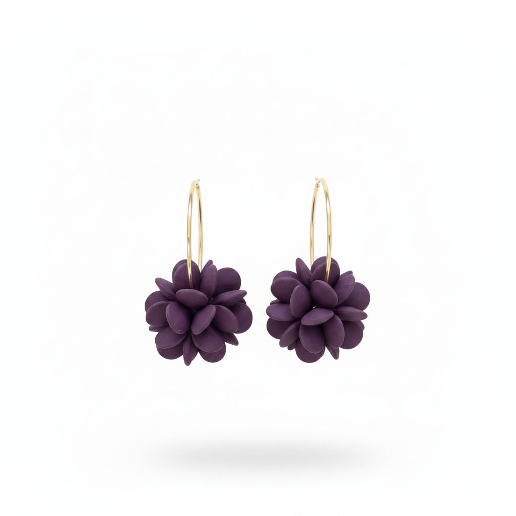 Pendientes largos tipo aro con una flor en forma esférica - Moments by You