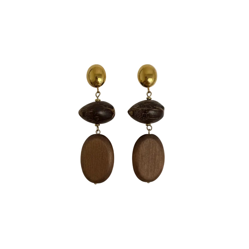 Pendientes largos de acero tres alturas de madera con formas irregulares y acabado oro - Moments by You