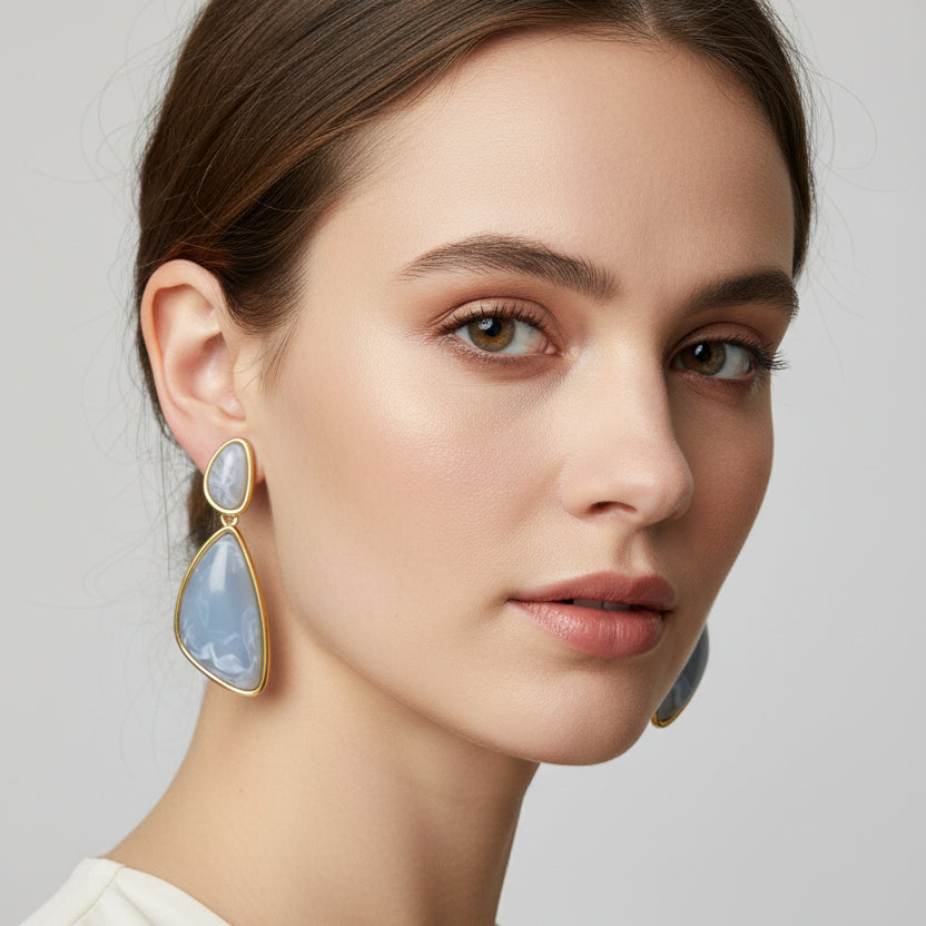 Pendientes largos de acero con dos gotas colgantes de color y acabado oro - Moments by You