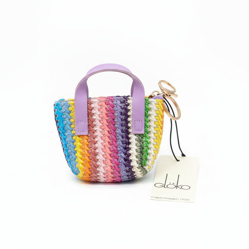 Llaveros en forma de mini bolsos de rafia de diferentes colores y diseños - Moments by You