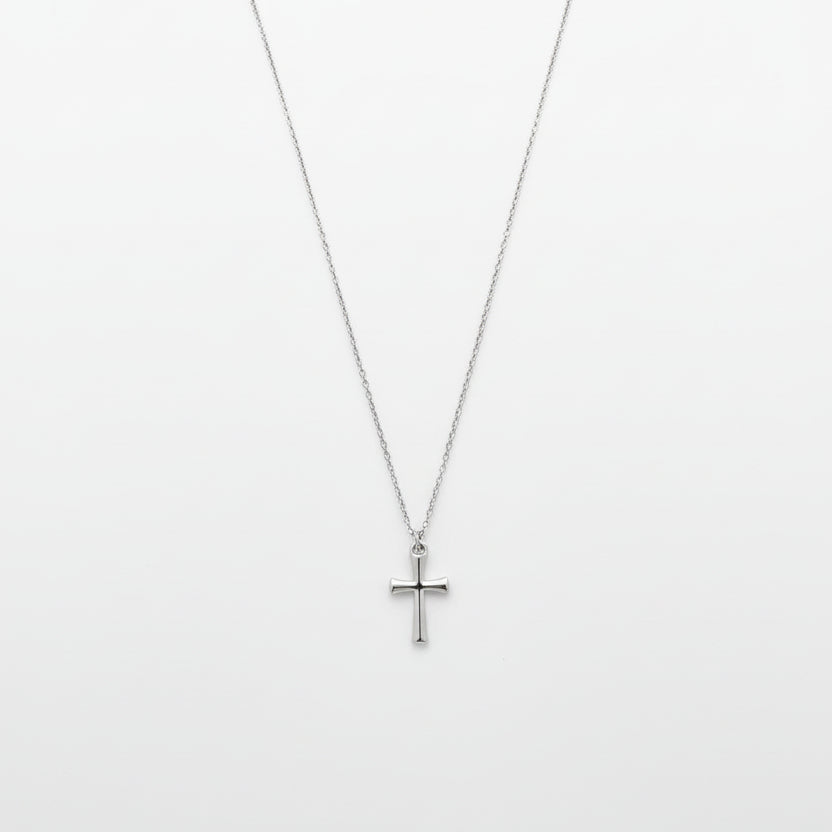 Collar de acero con cruz lisa en acabado plata