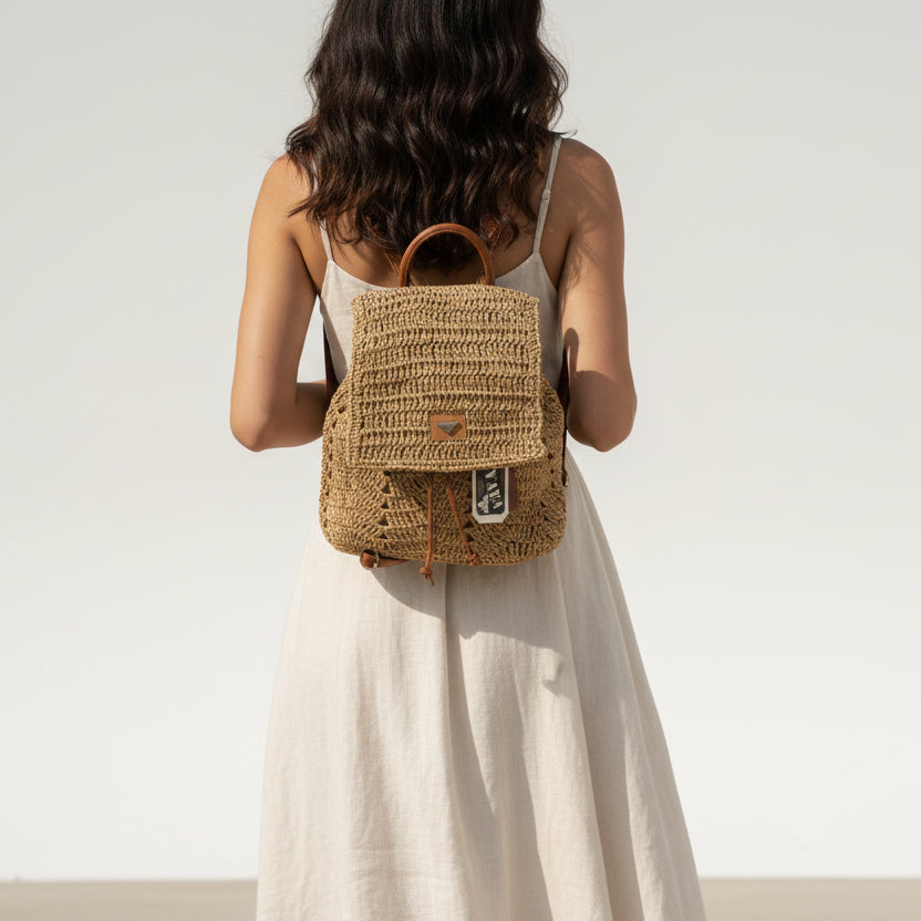 Mochila estilo rafia trenzada con cierre ajustable - Moments by You