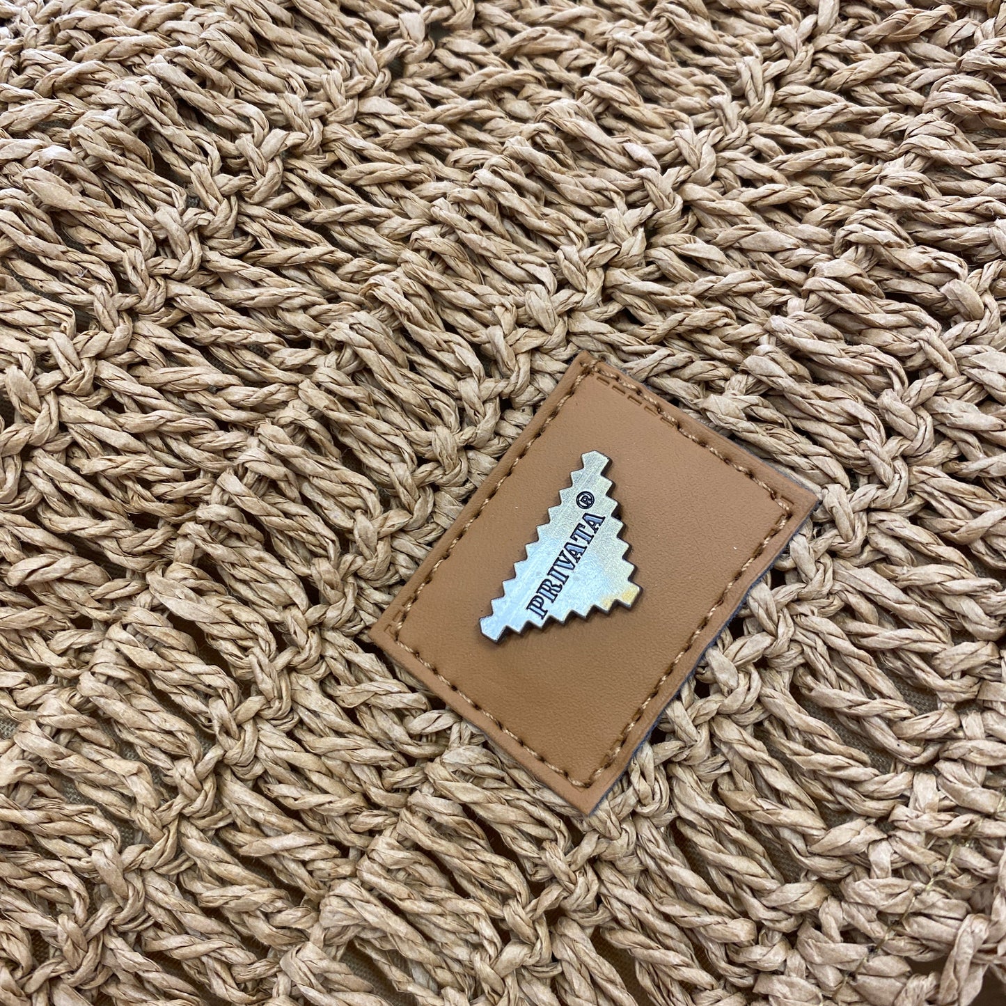 Mochila estilo rafia trenzada con cierre ajustable - Moments by You