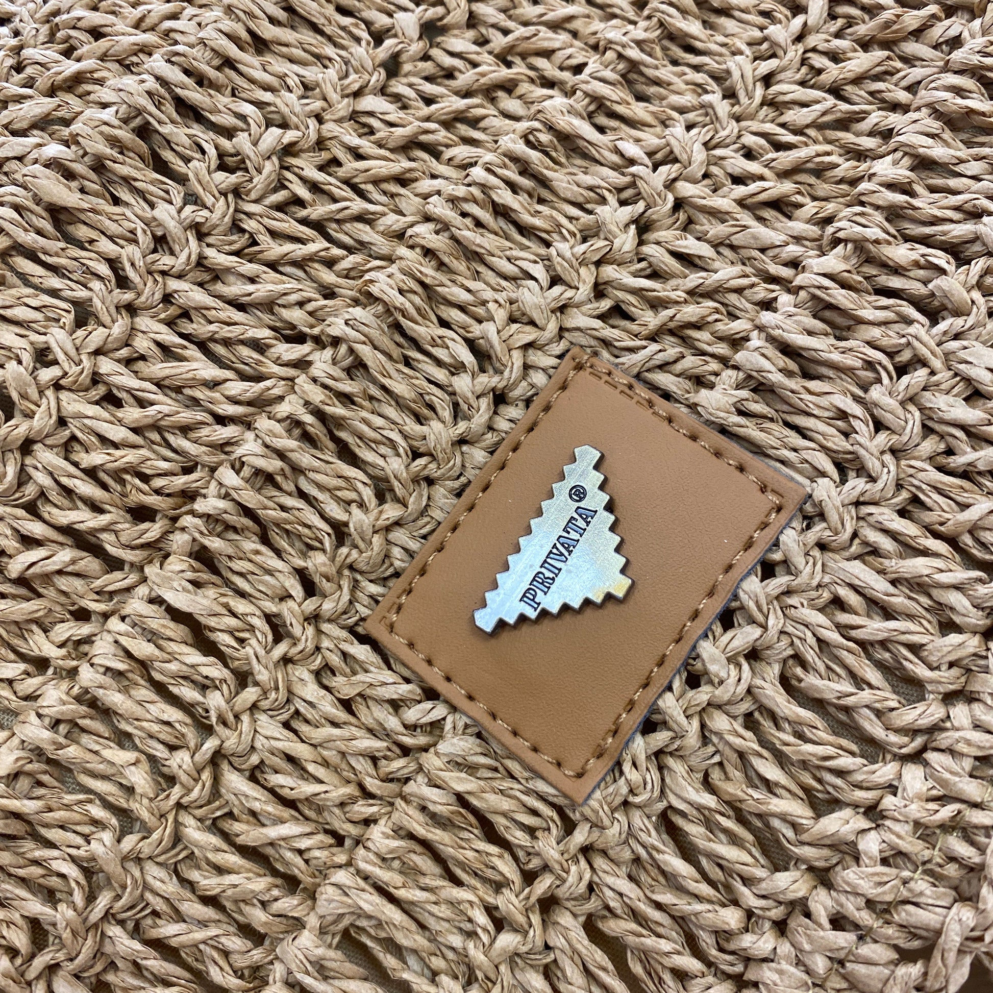 Mochila estilo rafia trenzada con cierre ajustable - Moments by You