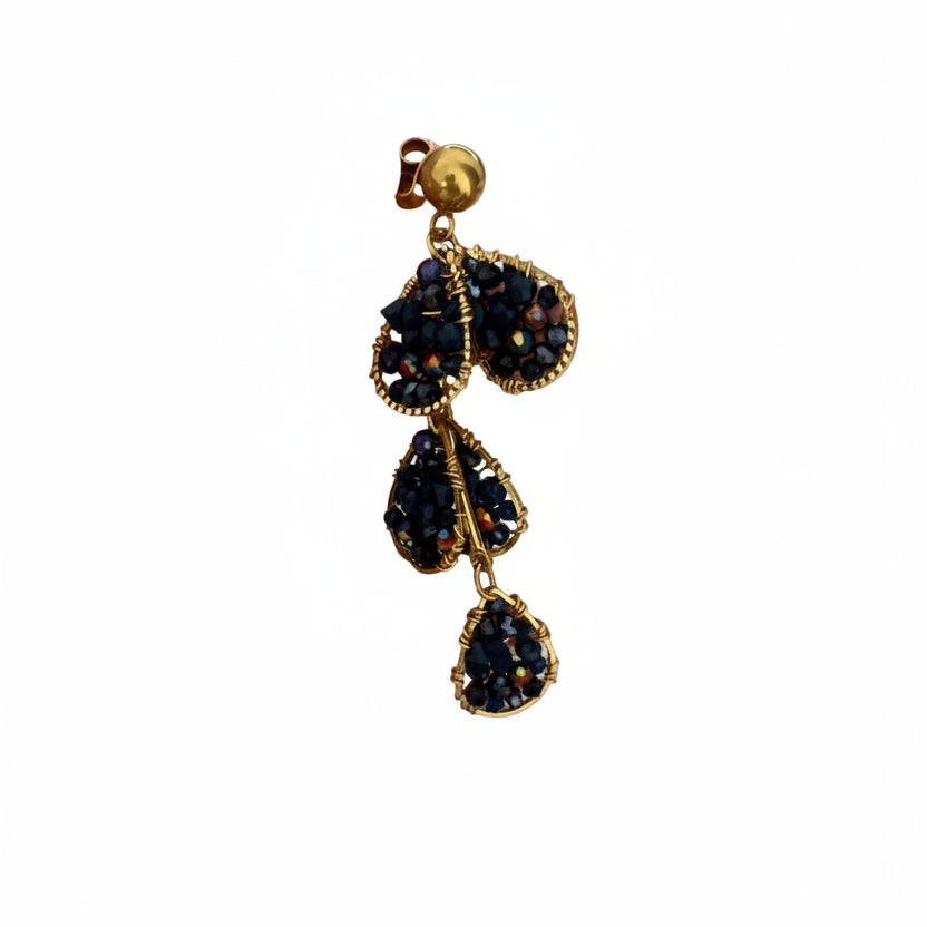 Pendientes largos de acero con hojas de cuentas en color azul noche y acabado oro