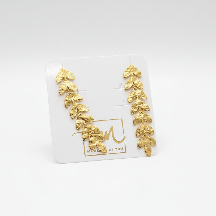 Pendientes largos de hojas con textura rugosa acabado oro - Moments by You