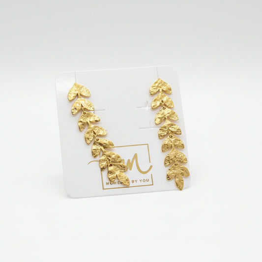 Pendientes largos de hojas con textura rugosa acabado oro - Moments by You