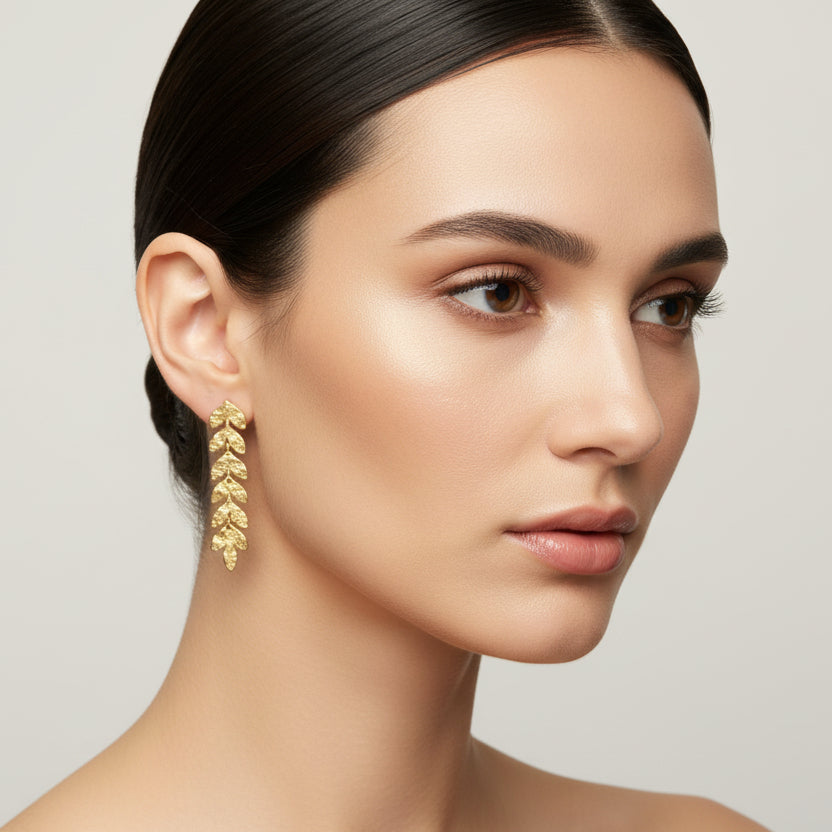 Pendientes largos de hojas con textura rugosa acabado oro - Moments by You
