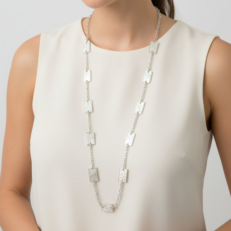 Collar largo con piezas rectangulares irregulares acabado plata mate - Moments by You