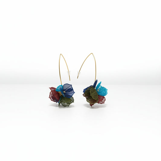 Pendientes largos de acero con hojas talladas en varios colores y en acabado oro - Moments by You