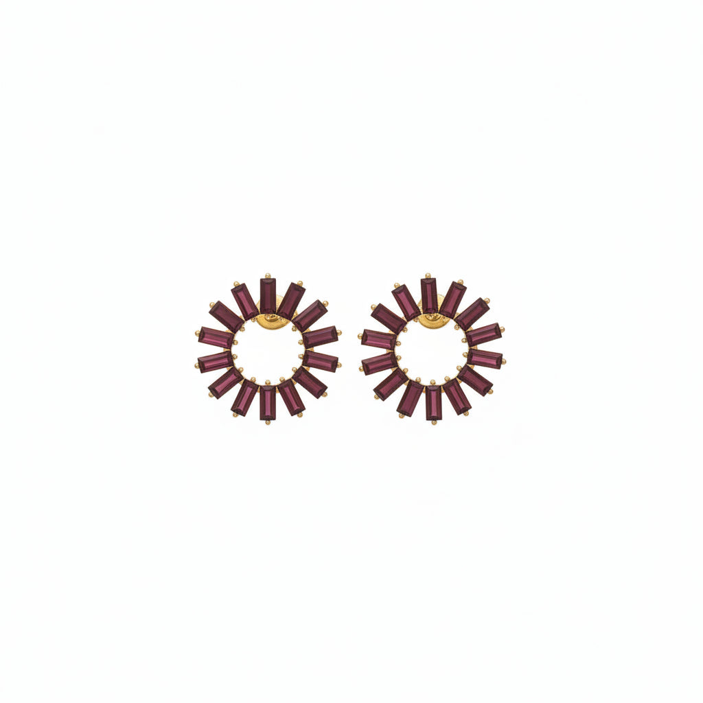 Pendientes cortos en forma circular con cristales rectangulares en burdeos