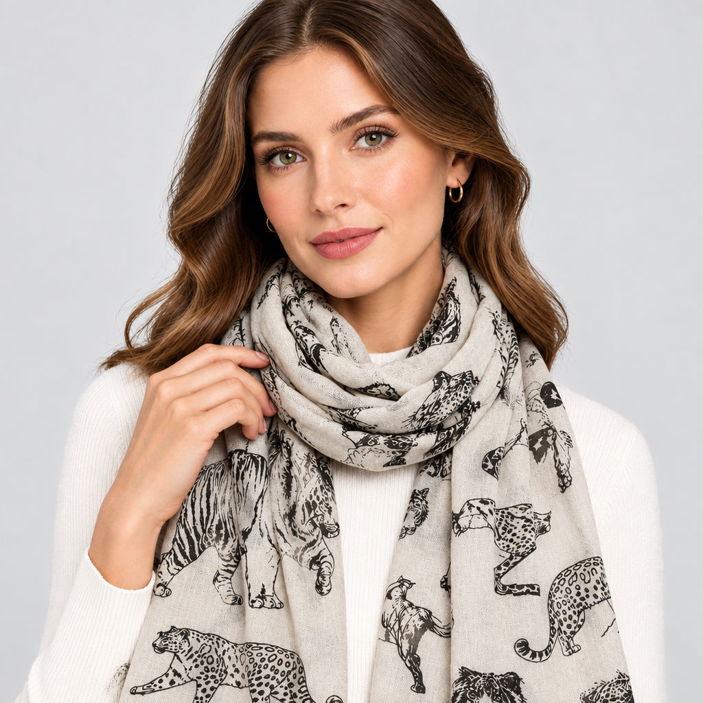 Fular con estampado de felinos en beige