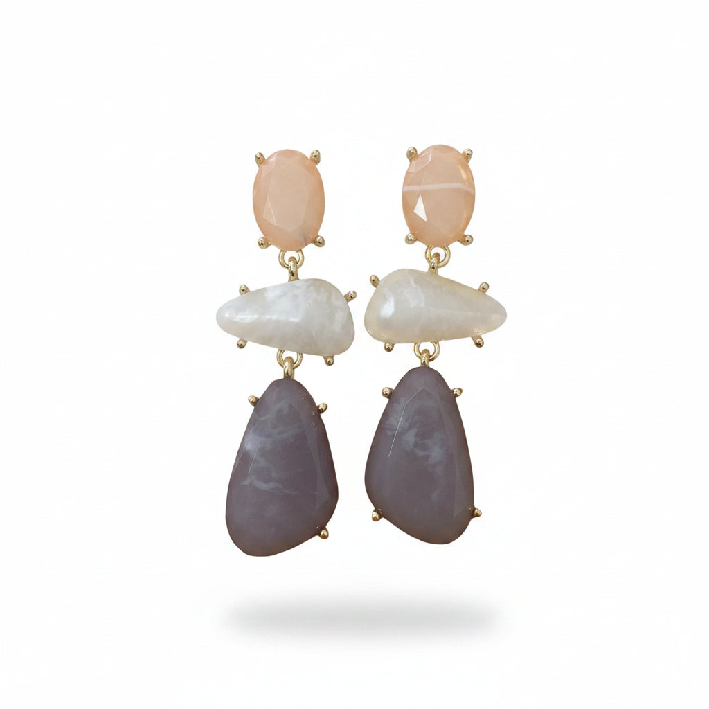 Pendientes largos con tres alturas de piedras de colores acabado oro - Moments by You