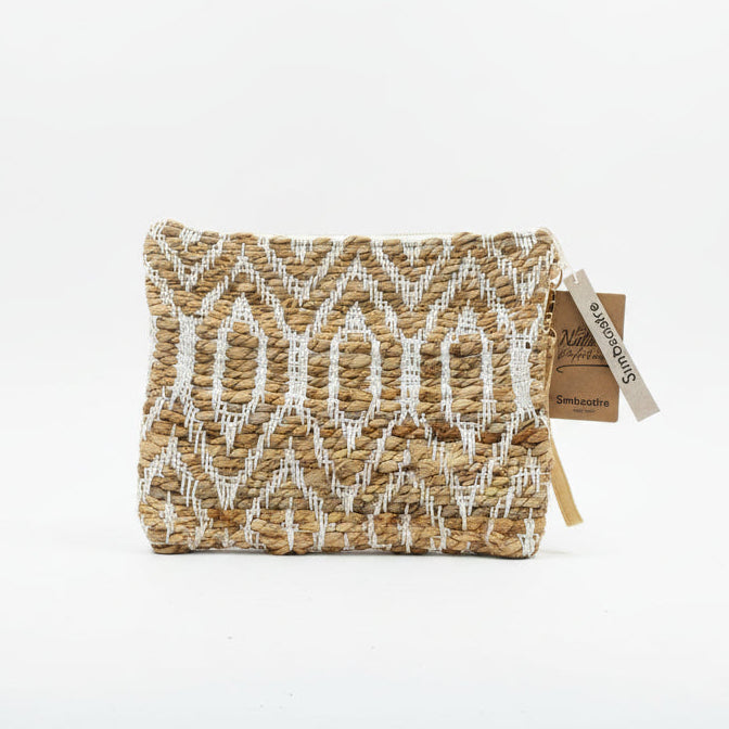 Bolso de mano tipo clutch o cartera de yute con un diseño geométrico - Moments by You
