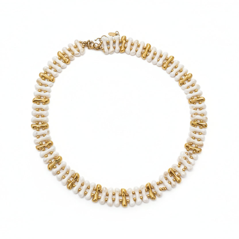 Collar de acero con estructuras irregulares con acabado marmolado en dorado y beige - Moments by You