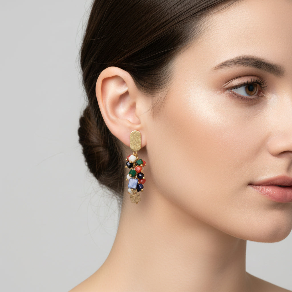 Pendientes largos con piedras cuadradas colgantes en diferentes alturas, colores y tamaños