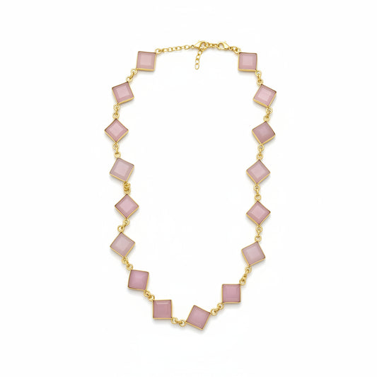 Collar con piedras naturales en rosa con forma romboide
