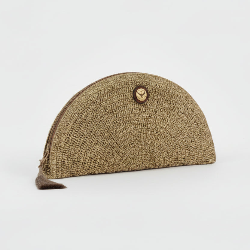 Bolso de mano 100% fibras naturales en forma de abanico en color dorado - Moments by You