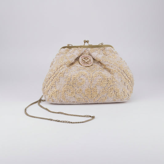 Bolso de mano tipo clutch de fibra 100% natural pequeño con un estampado abstracto en dorado - Moments by You