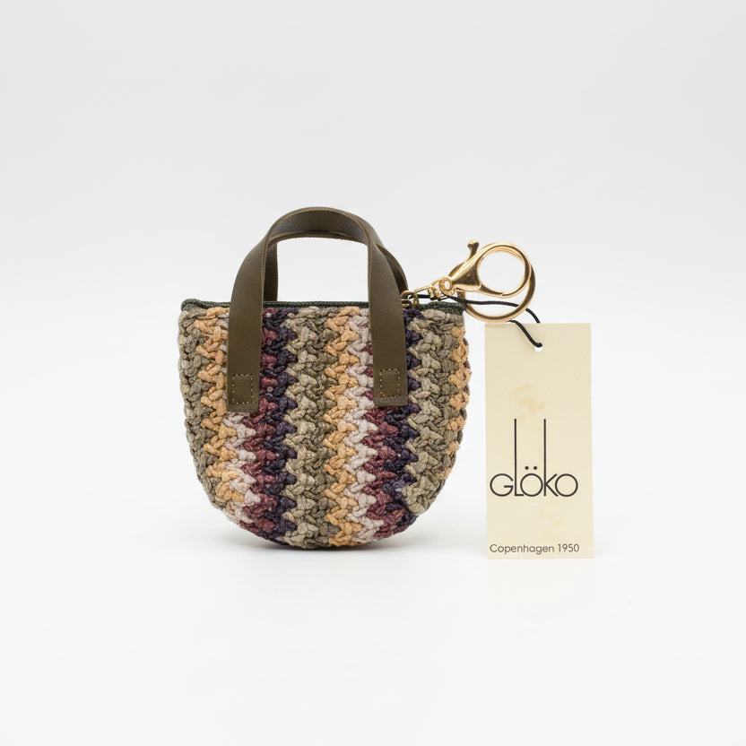 Llaveros en forma de mini bolsos de rafia de diferentes colores y diseños - Moments by You