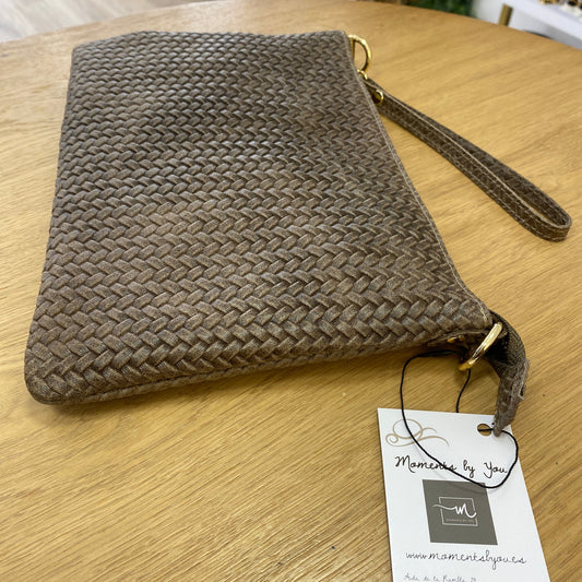 Bolso bandolera de piel 100% vacuno trenzado color marrón