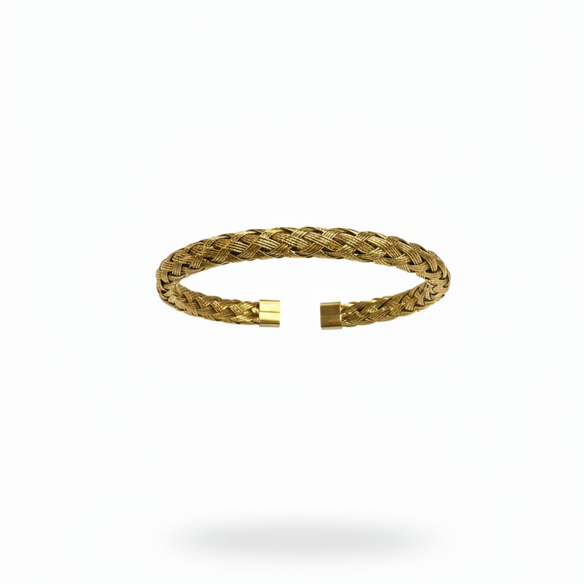 Pulsera de acero semirígida abierta con cadena tipo trenzada en acabado oro
