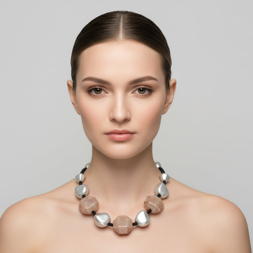 Collar de cuerda con piedras en rosa y plata de hierro y resina - Moments by You