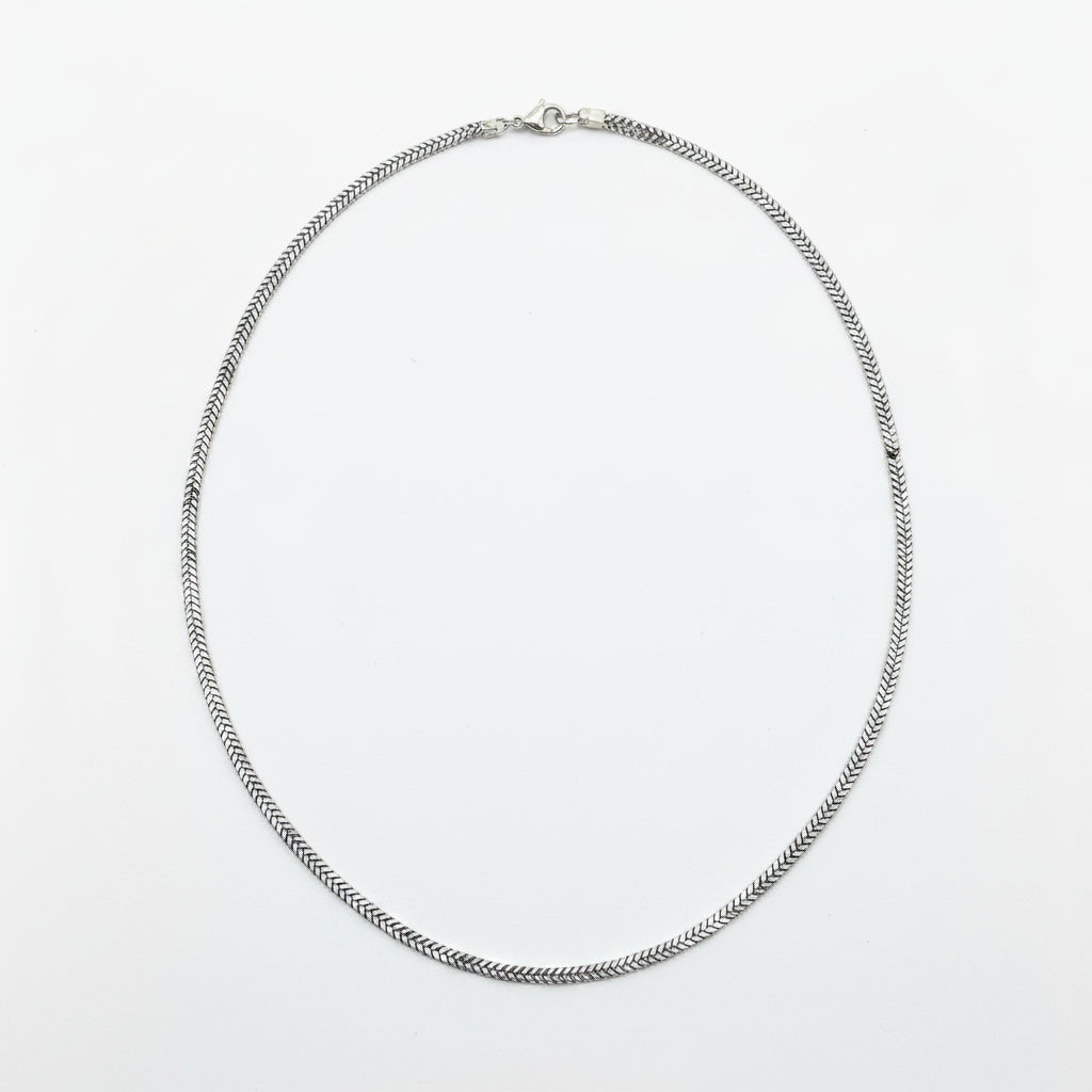 Collar de acero tipo cadena de eslabones cuadrados en gris metalizado - Moments by You