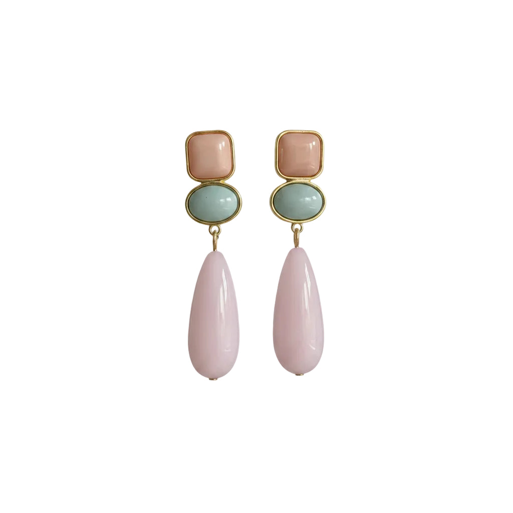 Pendientes largos en tres alturas con piedras de diferentes formas y en colores pastel