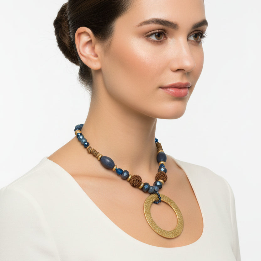 Collar de cuentas diferentes en azul y aro acabado oro - Moments by You