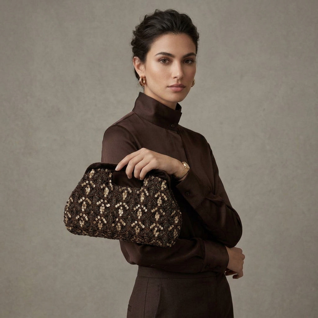 Bolso fiesta clutch rectangular de terciopelo con lentejuelas y patrón en chocolate