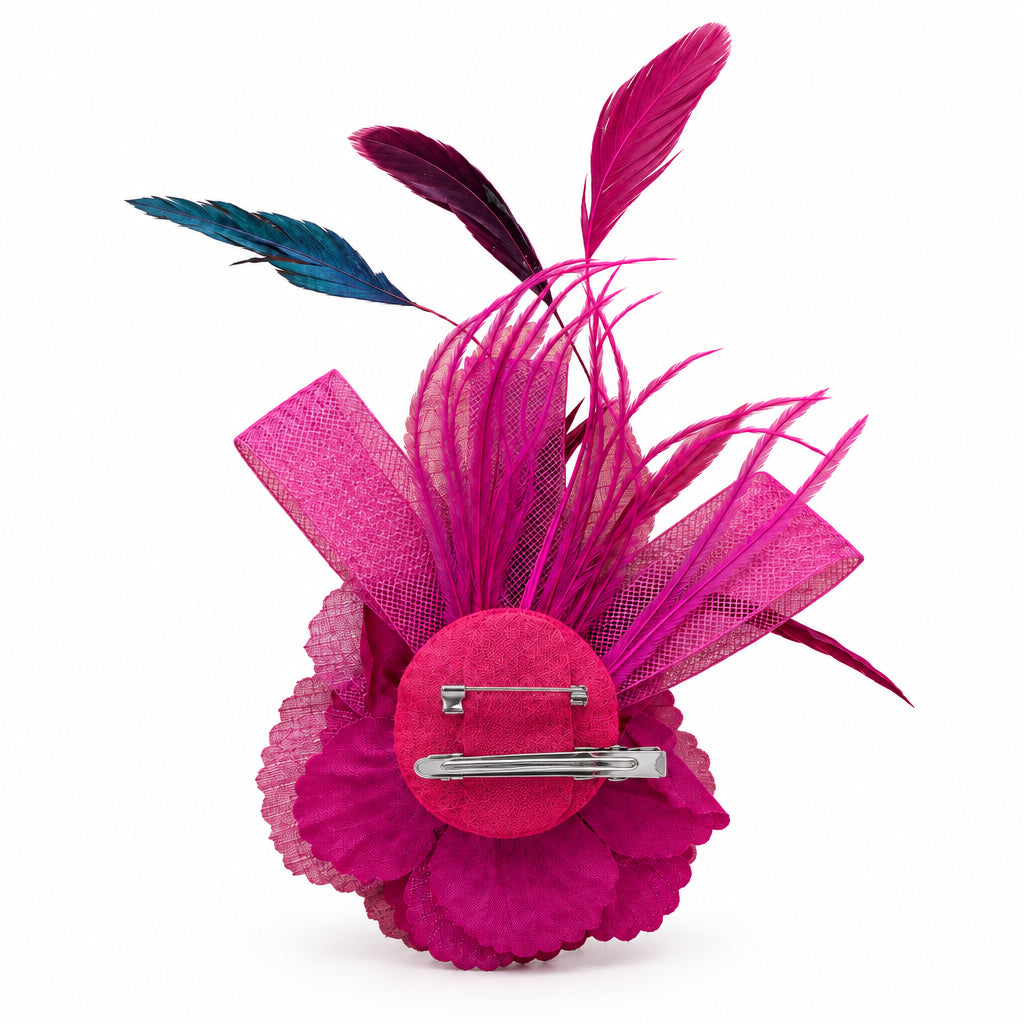 Tocados/broches en forma de rosa con plumas en color fucsia - Moments by You