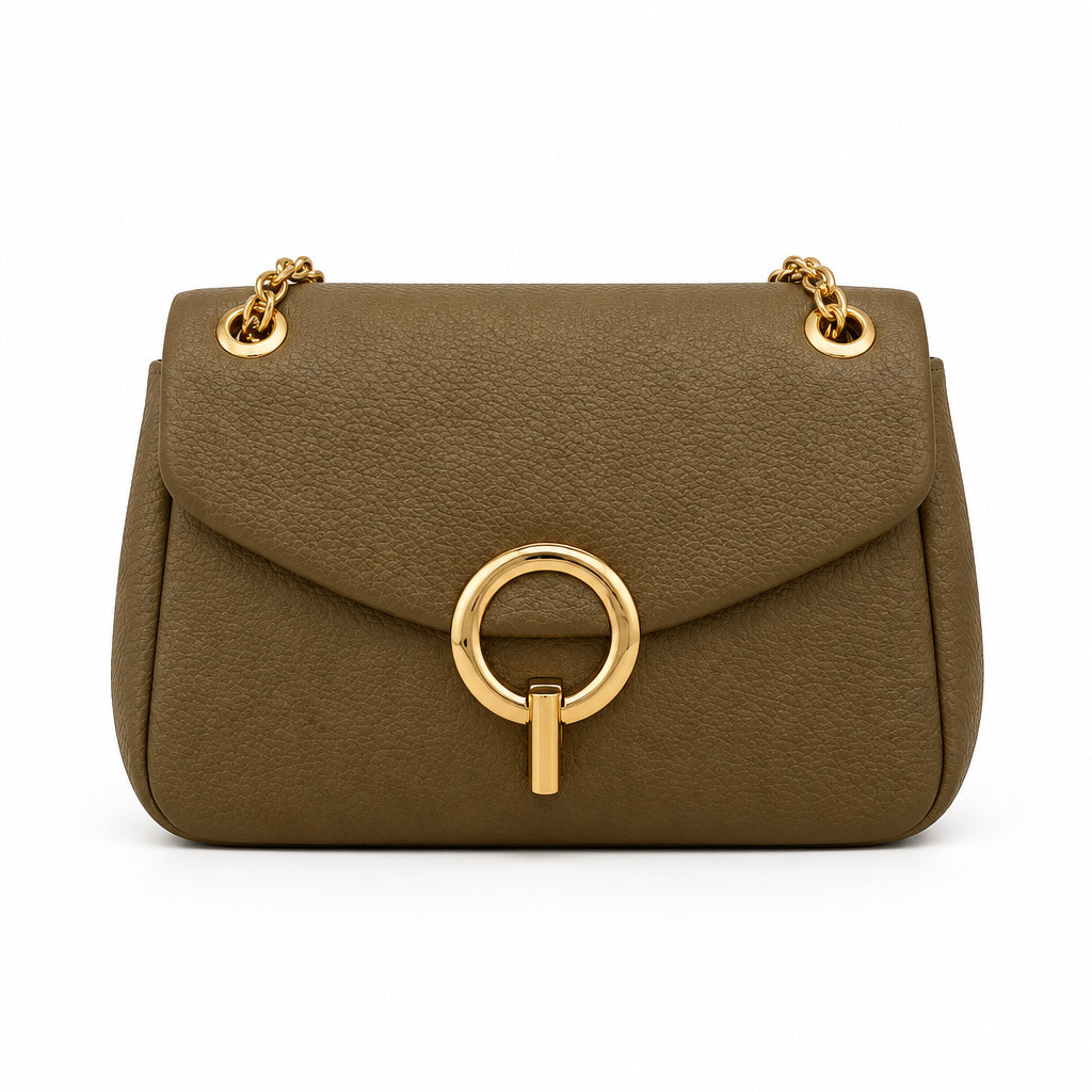 Bolso bandolera con solapa y detalle de cierre dorado