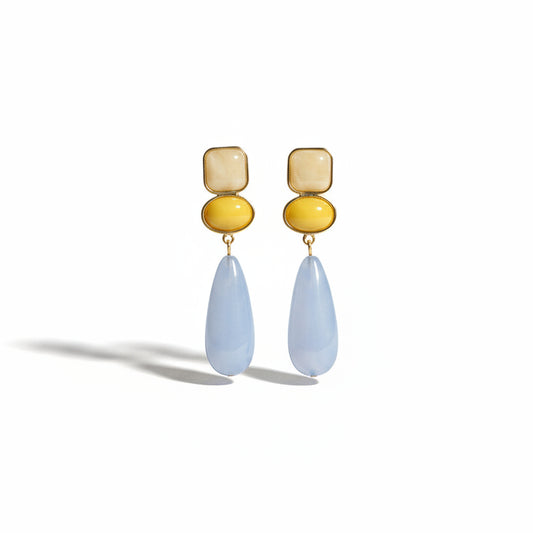 Pendientes largos en tres alturas con piedras de diferentes formas y en colores pastel