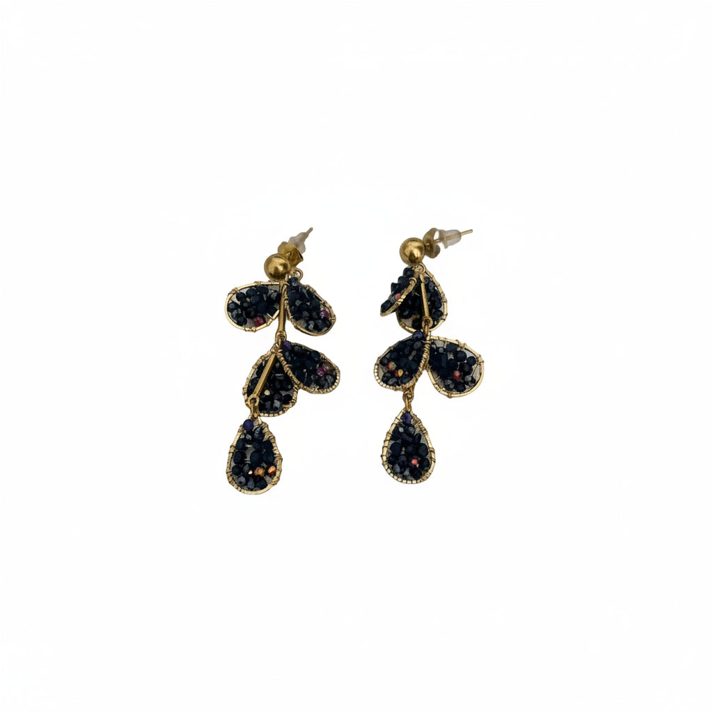 Pendientes largos de acero con hojas de cuentas en color azul noche y acabado oro
