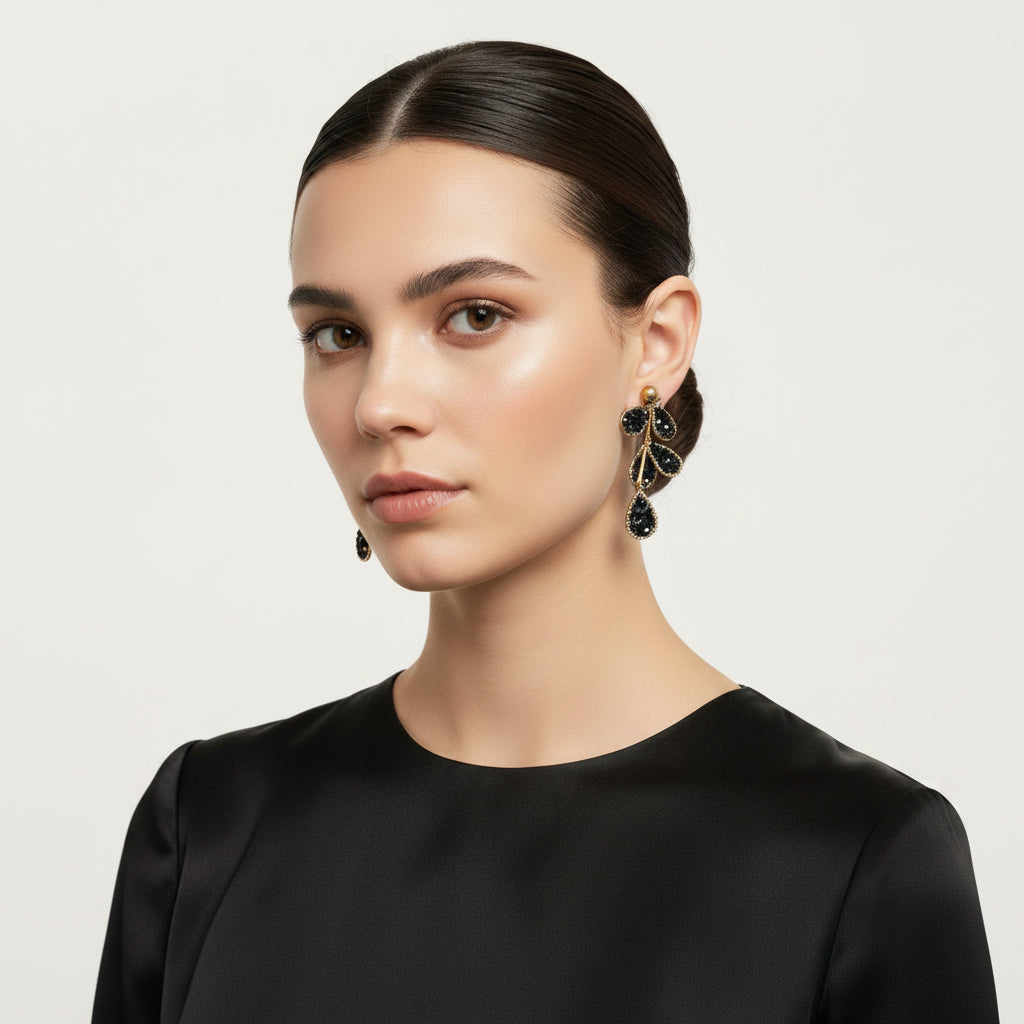 Pendientes largos de acero con hojas de cuentas en color azul noche y acabado oro