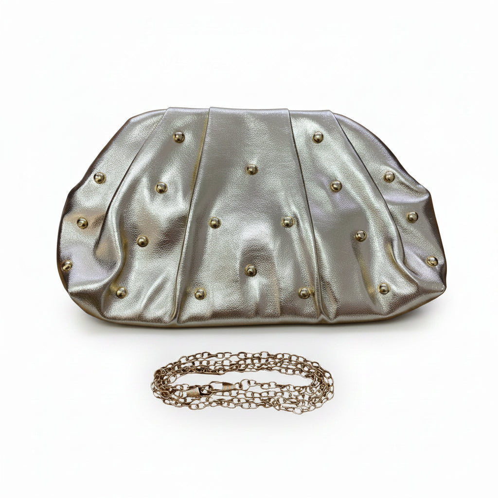 Bolso fiesta de mano con dobleces y tachuelas en dorado - Moments by You