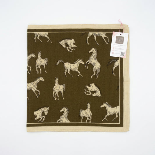 Pañuelo de cuello con diseño de caballos en tonos marrones - Moments by You