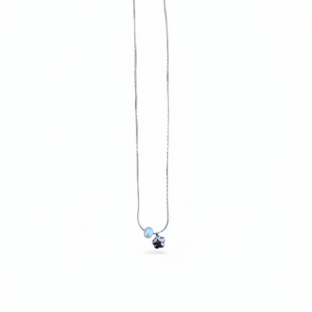 Collar fino de acero con perla y dije de diferentes formas