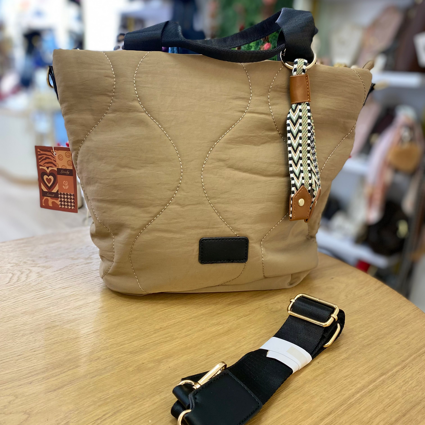 Sac bandoulière matelassé à rayures noires