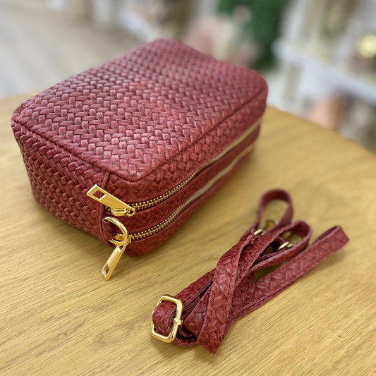 Bolso piel 100% vacuno bandolera tipo cubo con piel efecto trenzado y doble cremallera burdeos - mbyou