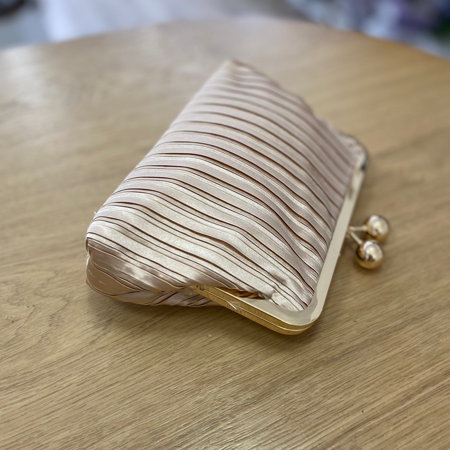 Sac à main de fête en plumes rose clair